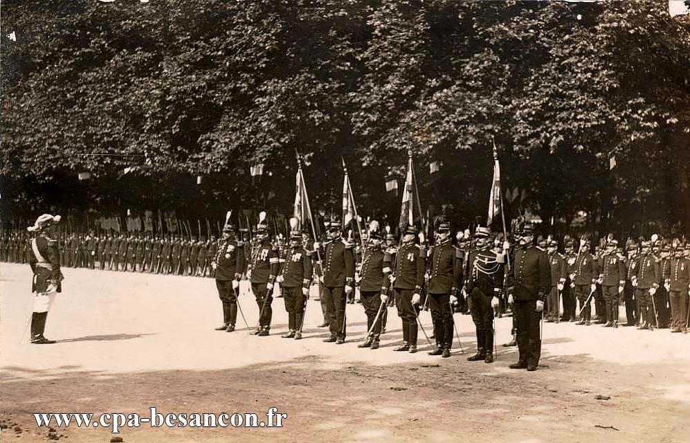 BESANÇON - 14 juillet 1913 - Remise des décorations par M. le Général Bonneau commandant le 7e Corps.